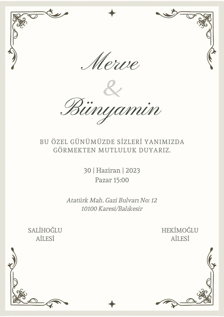Zarif çerçeveli düğün davetiyesi ve fildişi zarf düzeni